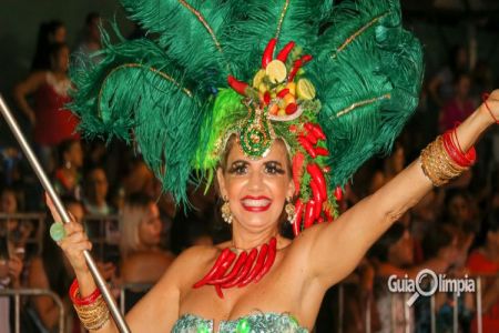Primeiro dia de desfiles das Escolas de Samba de Olímpia - Confira