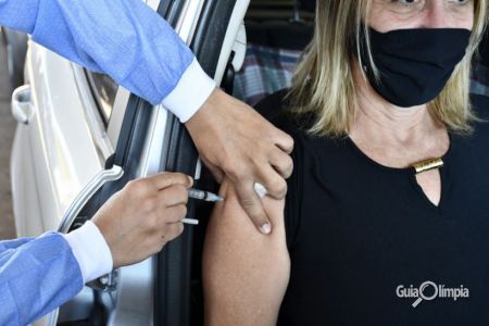 Saúde inicia vacinação de pessoas de 47 a 49 anos a partir desta quarta (23)