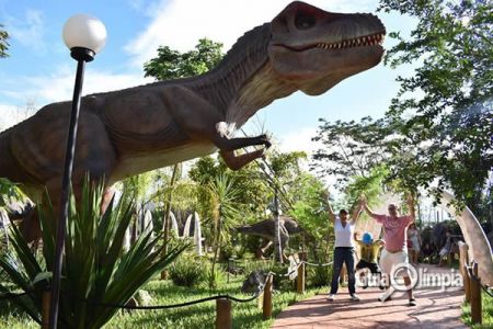 Vale dos Dinossauros completa dois anos e se fortalece como referência turística no interior paulista