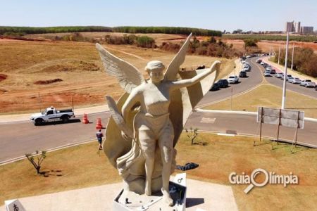 Inauguração do monumento da Deusa Nikki celebra irmanação entre Olímpia do Brasil e Olympia da Grécia
