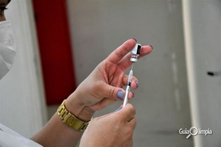 Vacina bivalente é ampliada para todos os moradores acima de 18 anos em Olímpia a partir desta quarta (26)