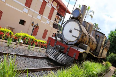 Locomotiva Maria Fumaça atrai dezenas de visitantes diariamente