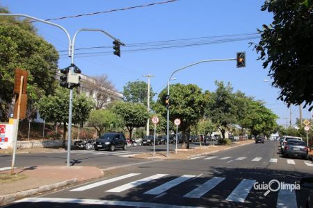 Semáforos do cruzamento da Avenida Waldemar Lopes Ferraz com a Rua São João já estão funcionando