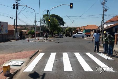 Semáforos do cruzamento da Avenida José Rodrigues da Silva com a Avenida Andrade e Silva já funciona