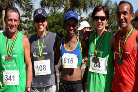 Corredores olimpienses enfrentaram quenianos em Sertãozinho-SP