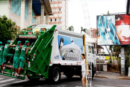 Lixo de Olímpia começa a ser coletado com novos caminhões