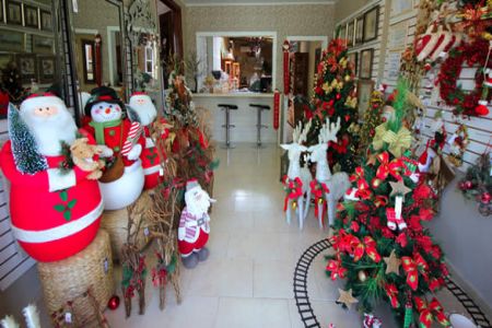 Lojas especializadas já oferecem todo tipo de decoração natalina