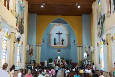 Centenas de fiéis visitaram a Igreja Nossa Senhora Aparecida